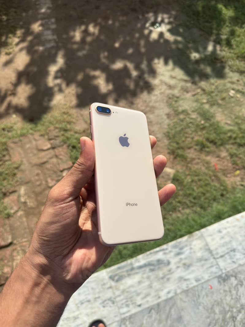 Apple iPhone 8 Plus 2