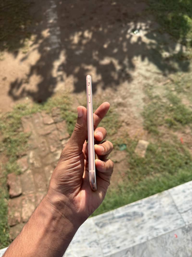 Apple iPhone 8 Plus 5