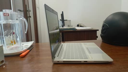 HP laptop i5 8th Gen 10/10 3-4 hours batter, 4 month used. 8/256 SSD