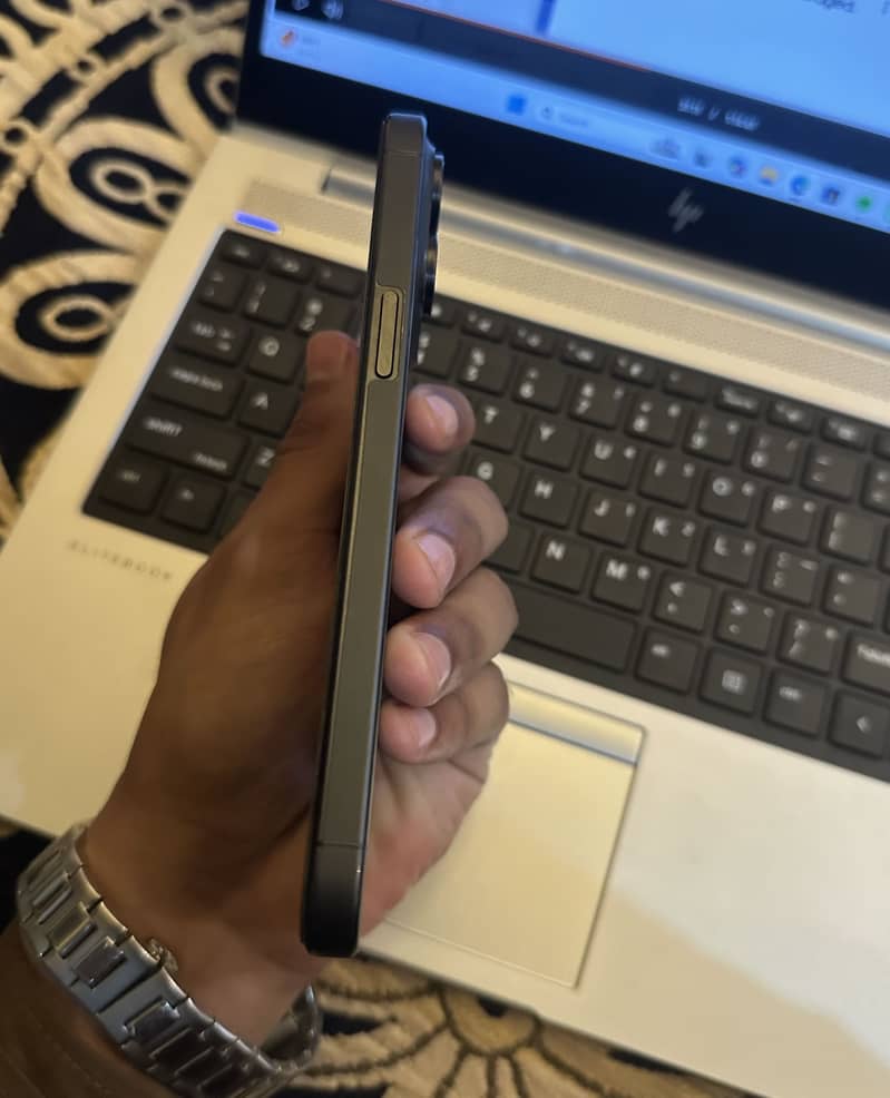 Apple iPhone 15 Pro Max 2
