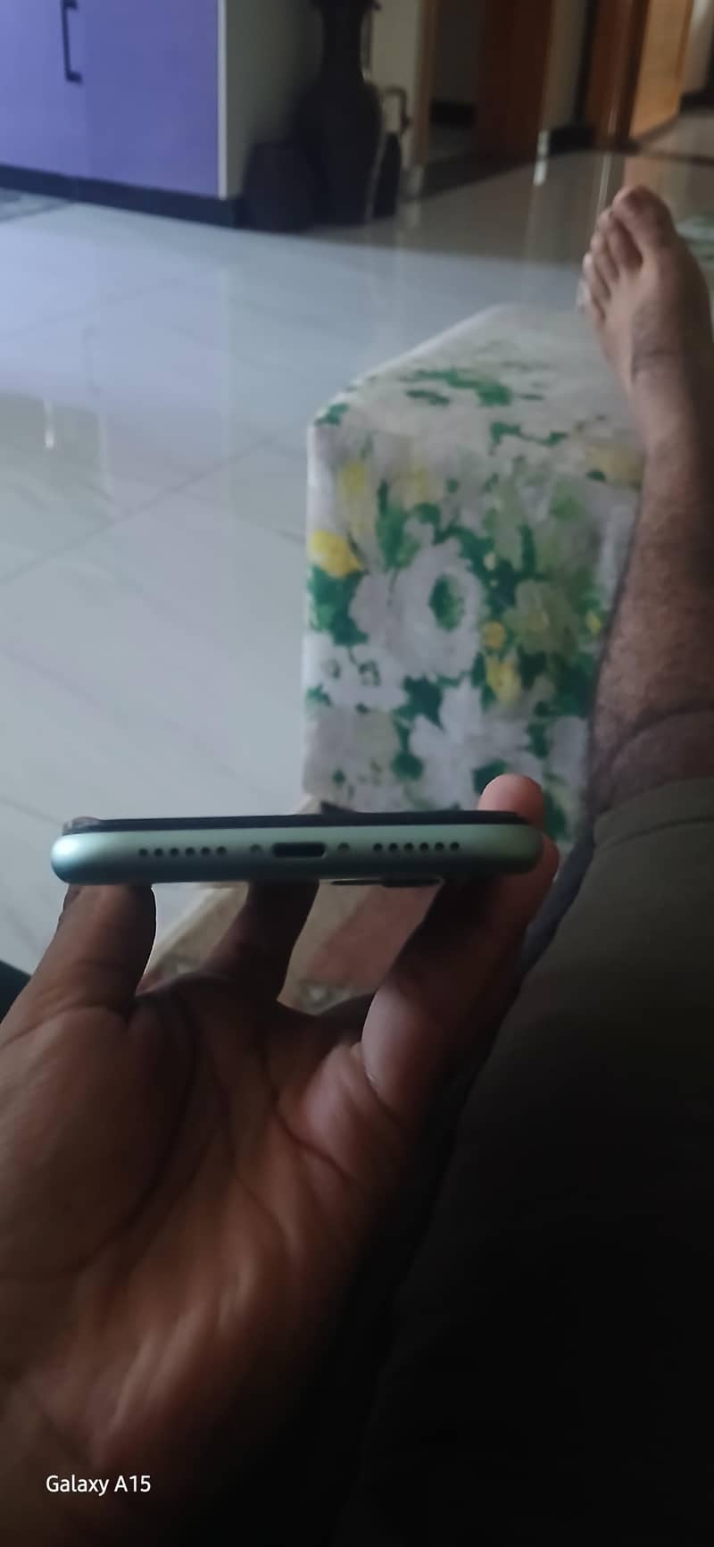 Apple iPhone 11 3