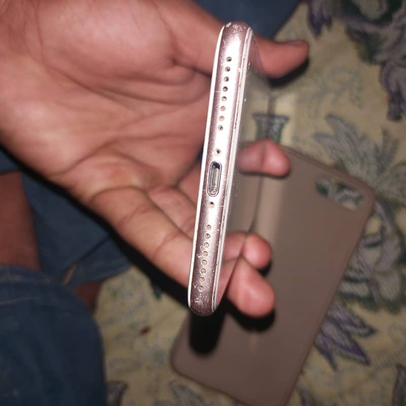 Apple iPhone 8 Plus 4