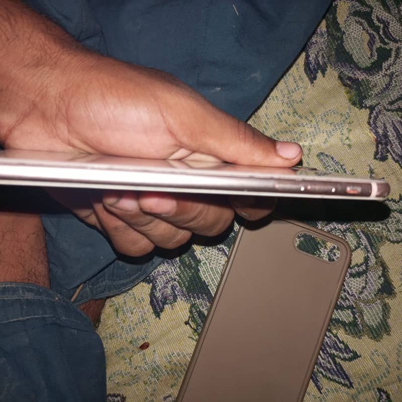 Apple iPhone 8 Plus 5