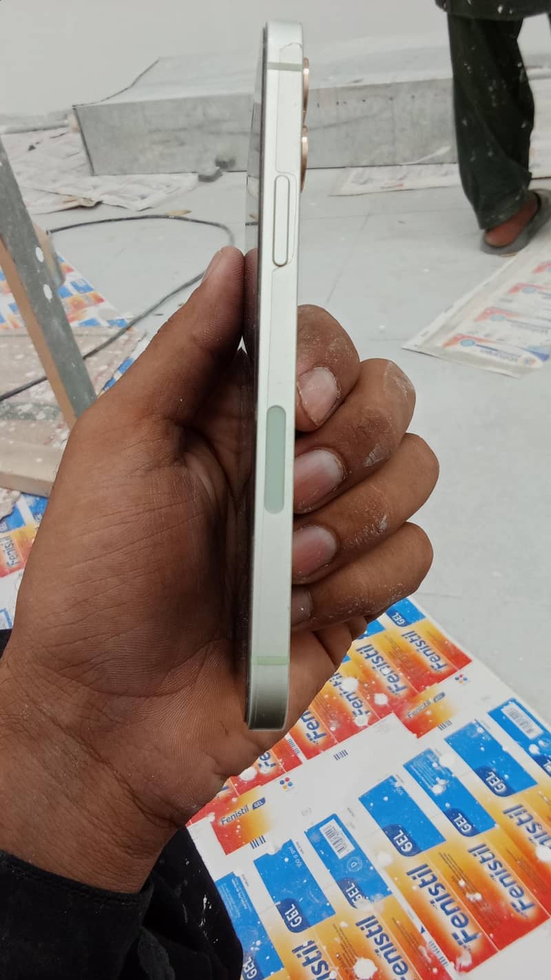 Apple iPhone 12 2