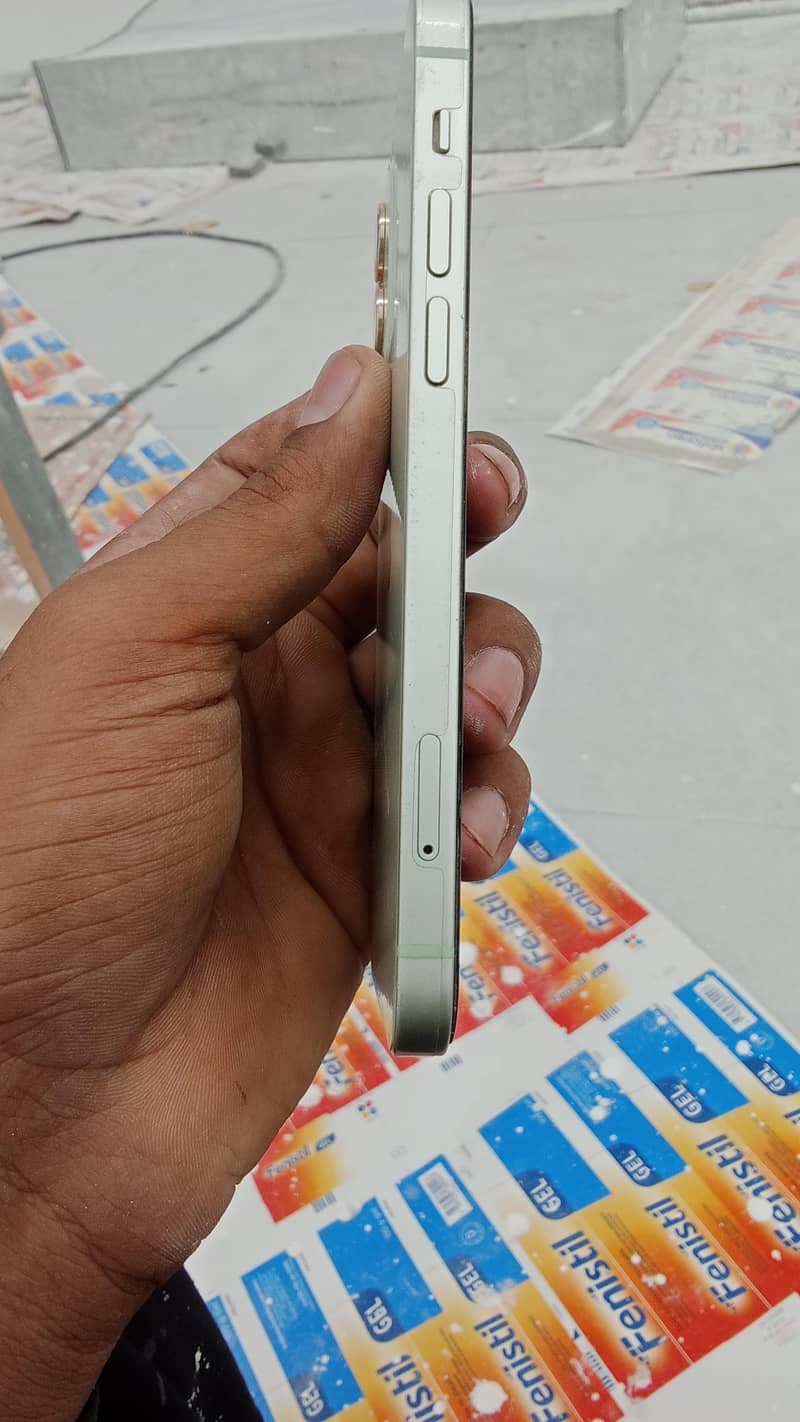 Apple iPhone 12 3