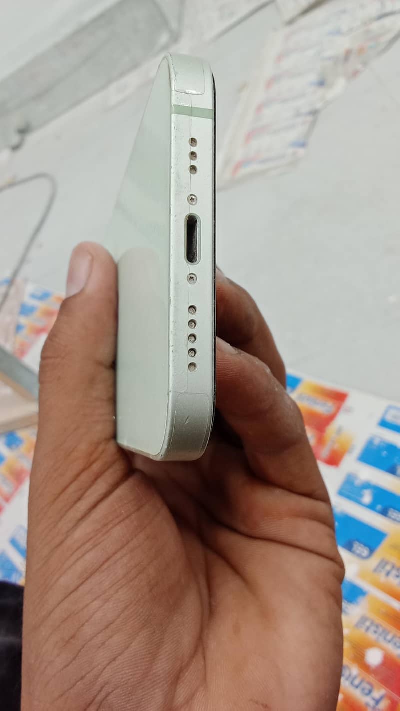 Apple iPhone 12 4