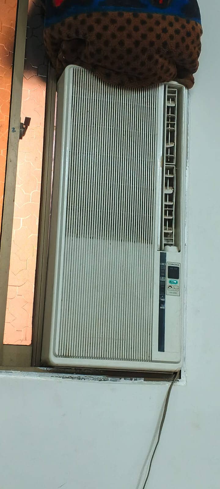Vertical Window AC – Good Condition 1