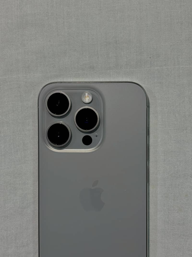 Apple iPhone 15 Pro 2