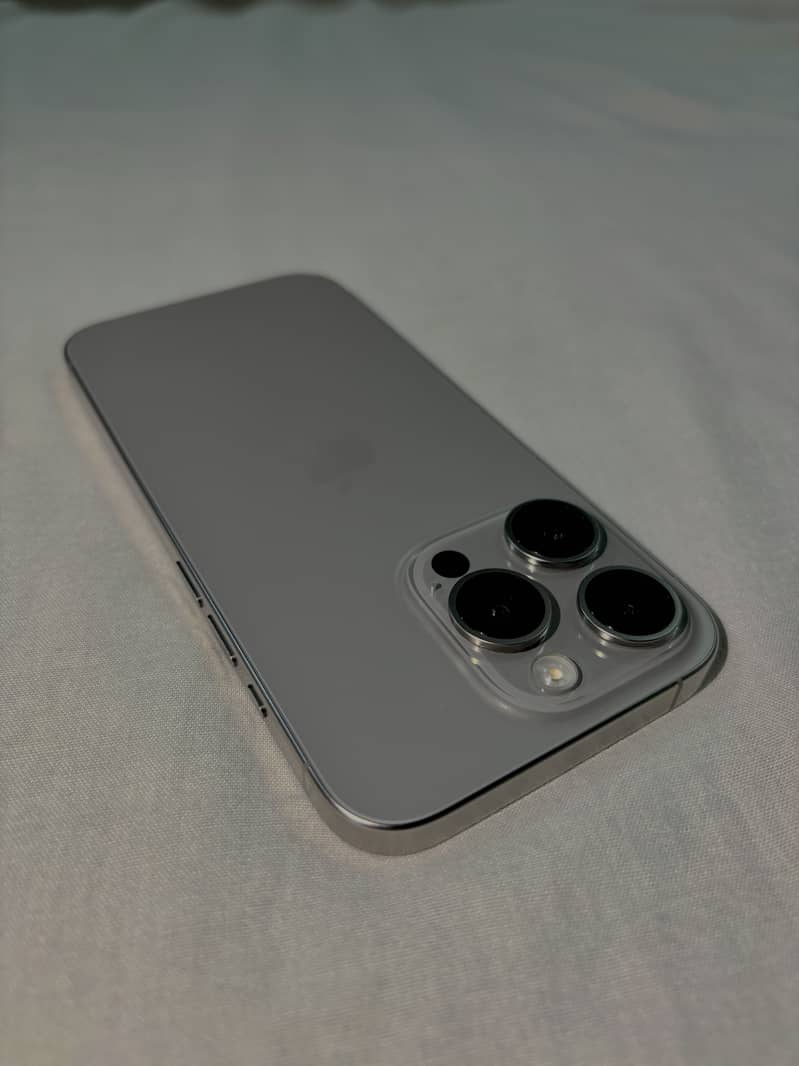Apple iPhone 15 Pro 3
