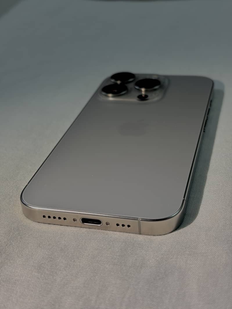 Apple iPhone 15 Pro 4