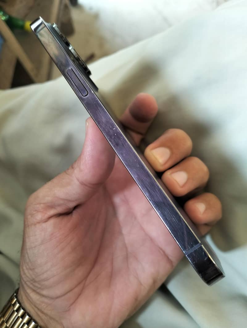 Apple iPhone 14 Pro Max 1