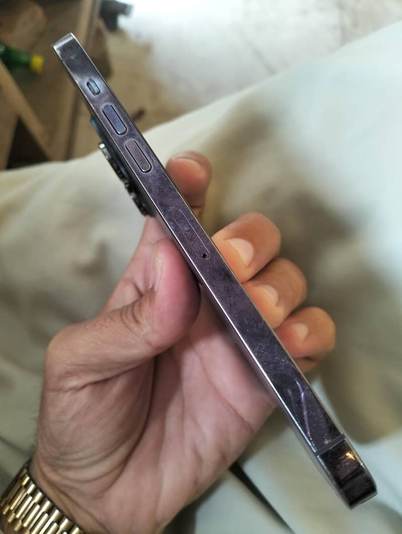Apple iPhone 14 Pro Max 4