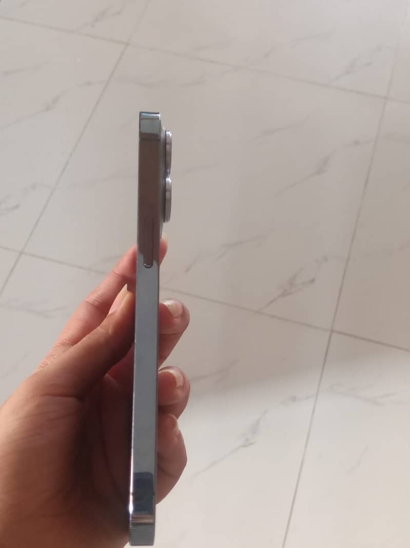 Apple iPhone 13 Pro 2