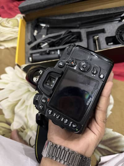 Nikon D7000 CAMERA WITH TOTALLY STUDIO Accessories