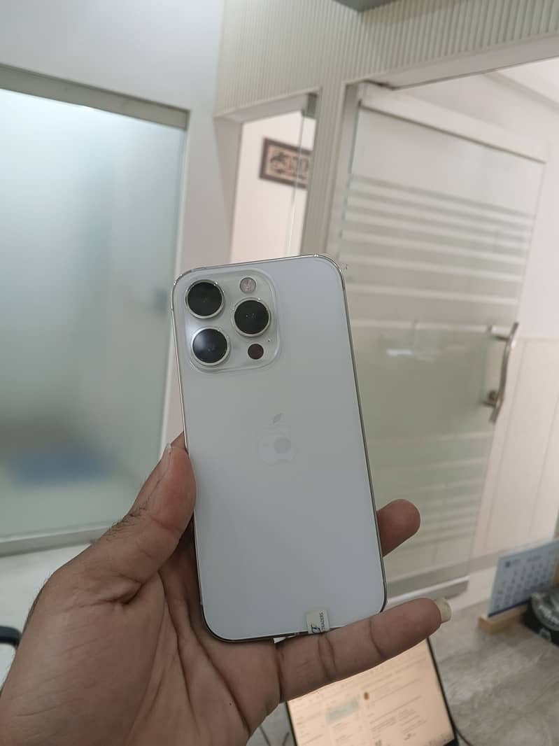 Apple iPhone 14 Pro 1