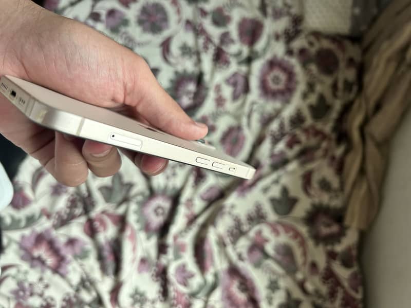 Apple iPhone 13 4