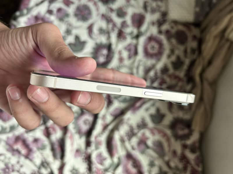 Apple iPhone 13 5