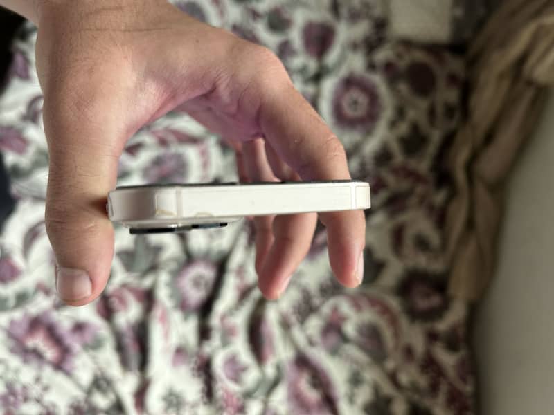 Apple iPhone 13 6