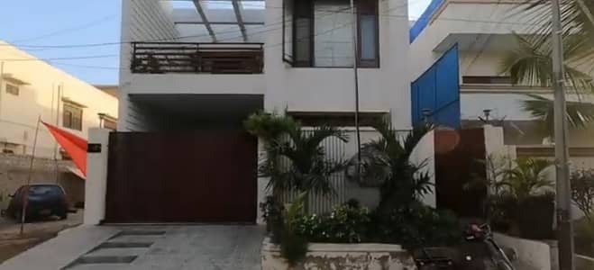Stunning Prime Location 300 Square Yards House In Gulistan-e-Jauhar Available
