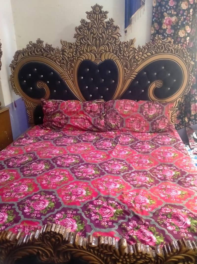 king bed and make-up table 1