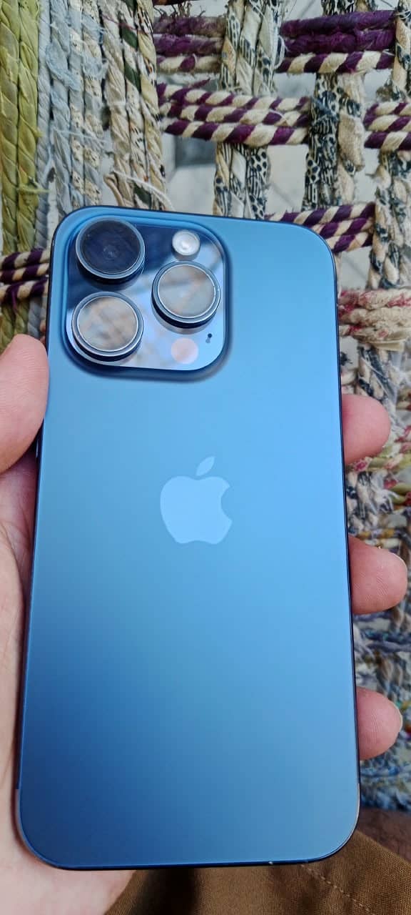 Apple iPhone 15 Pro 0