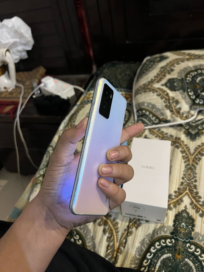 OPPO A76 3