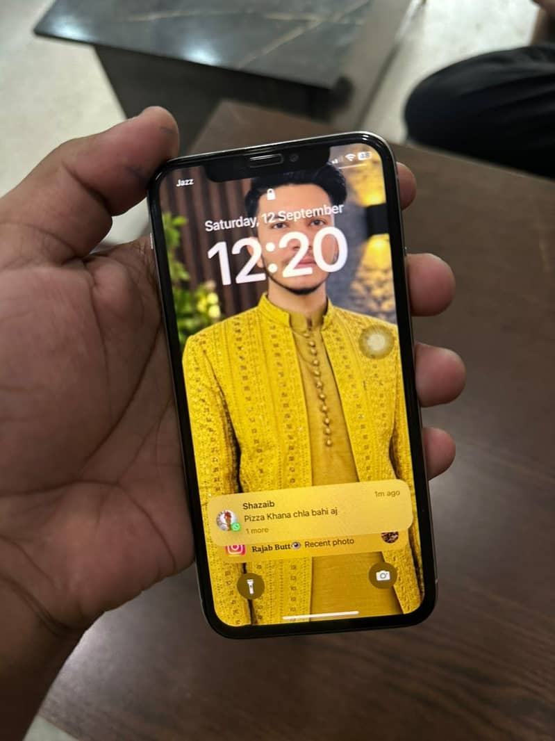 Apple iPhone X 3