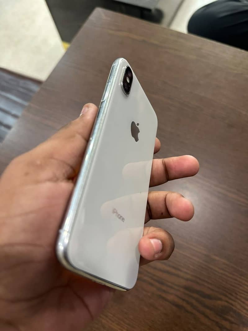 Apple iPhone X 4