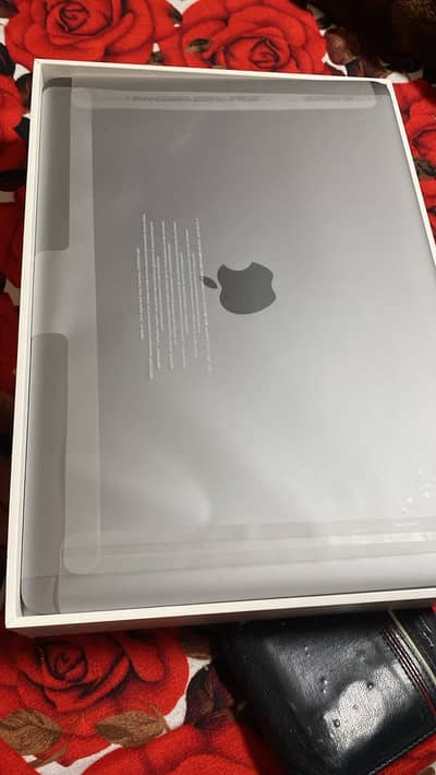 Mac Book Air 256 GB 8Gb perfect 100% original condition