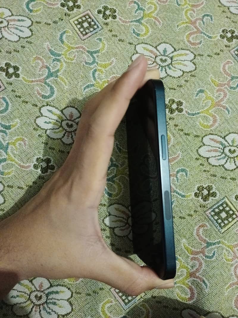 Apple iPhone 13 2