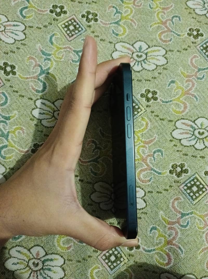 Apple iPhone 13 3