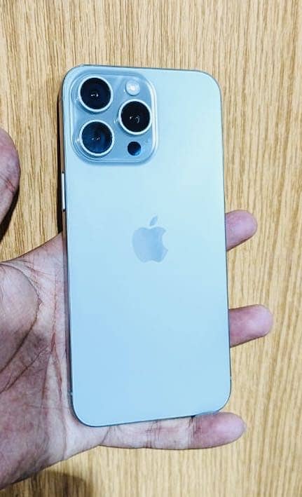 iPhone 15 Pro Max 2