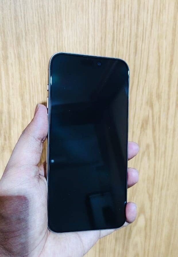 iPhone 15 Pro Max 3