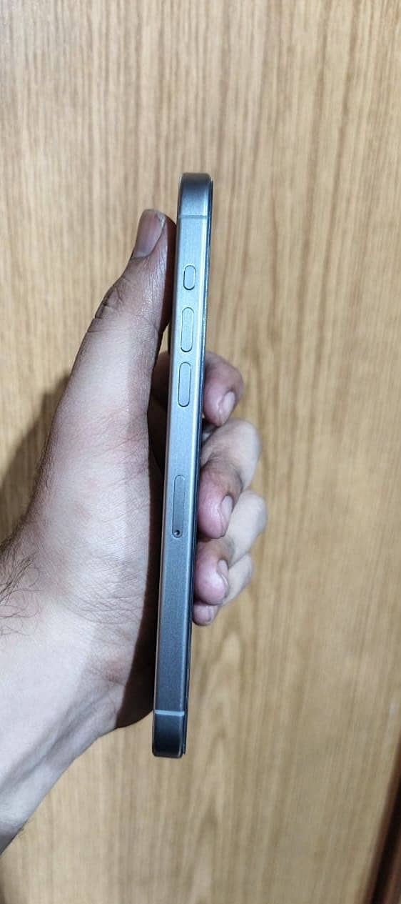 iPhone 15 Pro Max 5