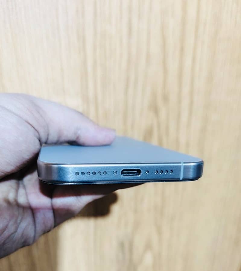 iPhone 15 Pro Max 6