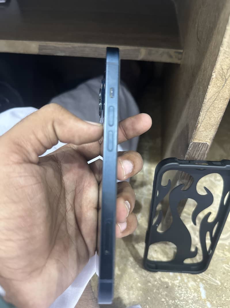 Apple iPhone 13 0