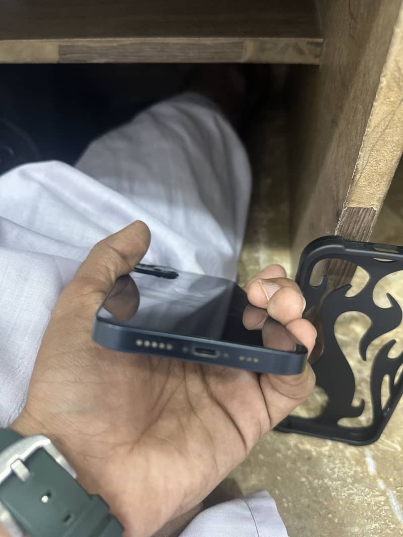 Apple iPhone 13 1