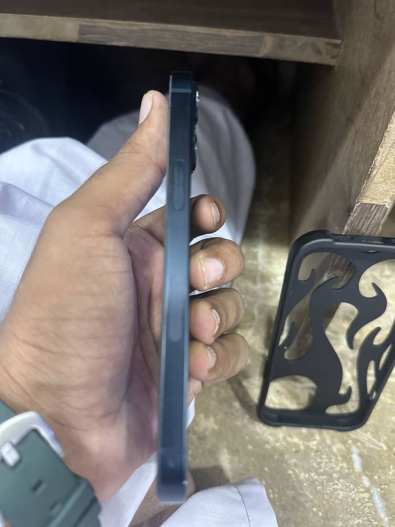 Apple iPhone 13 3