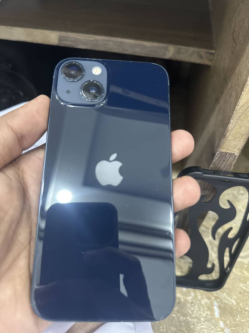 Apple iPhone 13 4