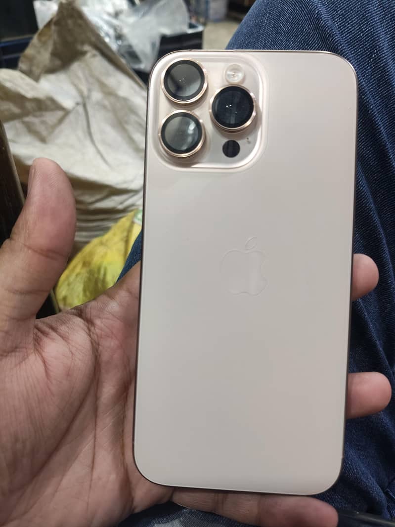 Apple iPhone 16 Pro Max 2
