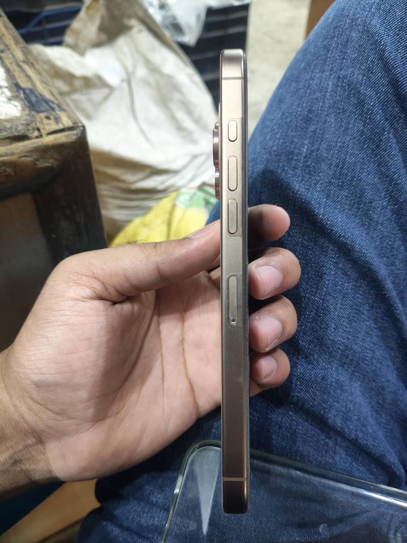 Apple iPhone 16 Pro Max 3