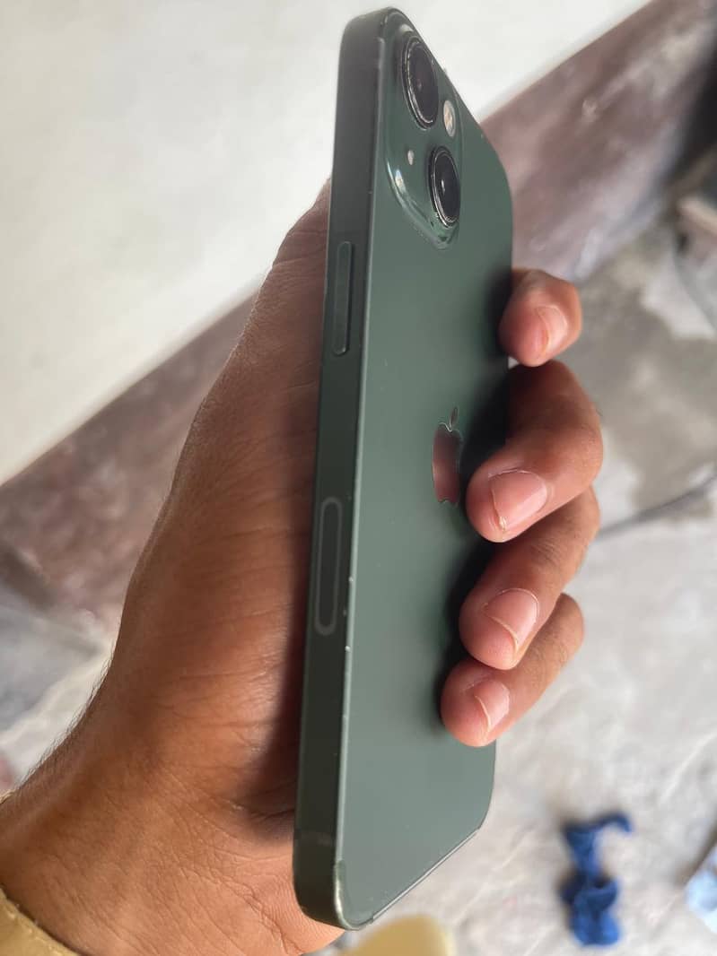 Apple iPhone 13 2