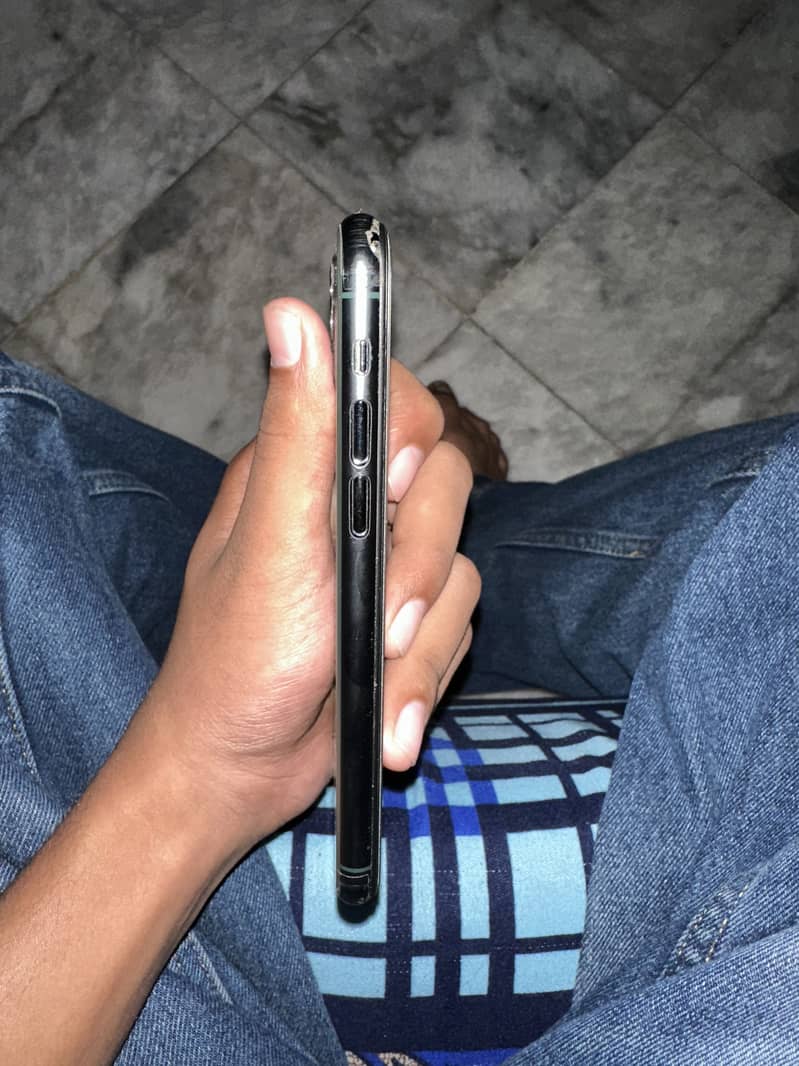 Apple iPhone 11 Pro 1