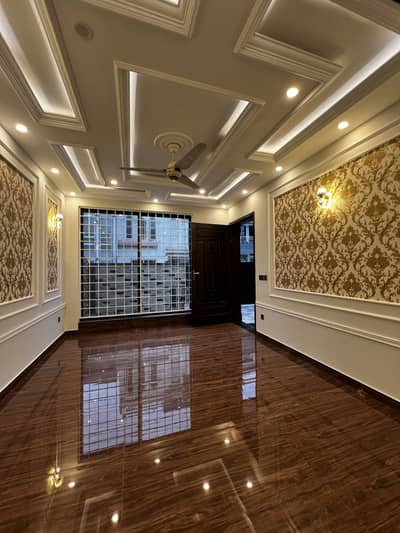 1 Kanal Ground Floor Portion for Rent Prime Location