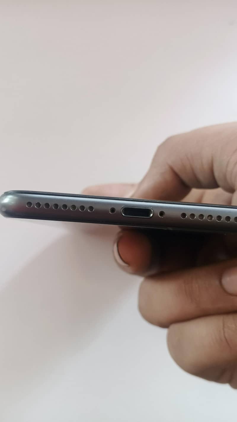 Apple iPhone 8 Plus 1