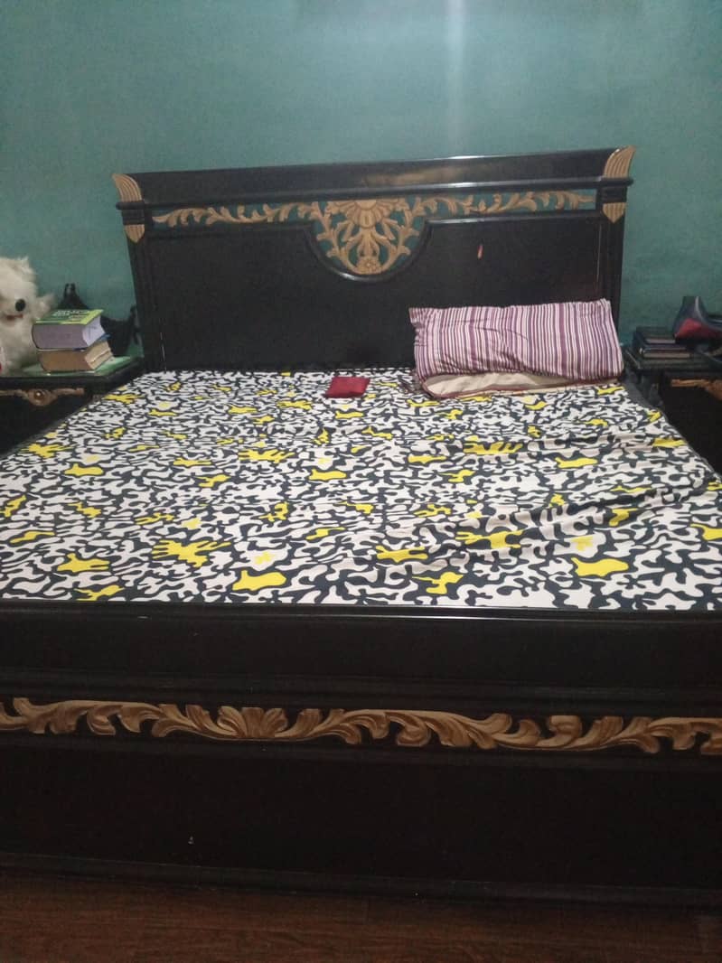 bed set, dressing table, side table 0