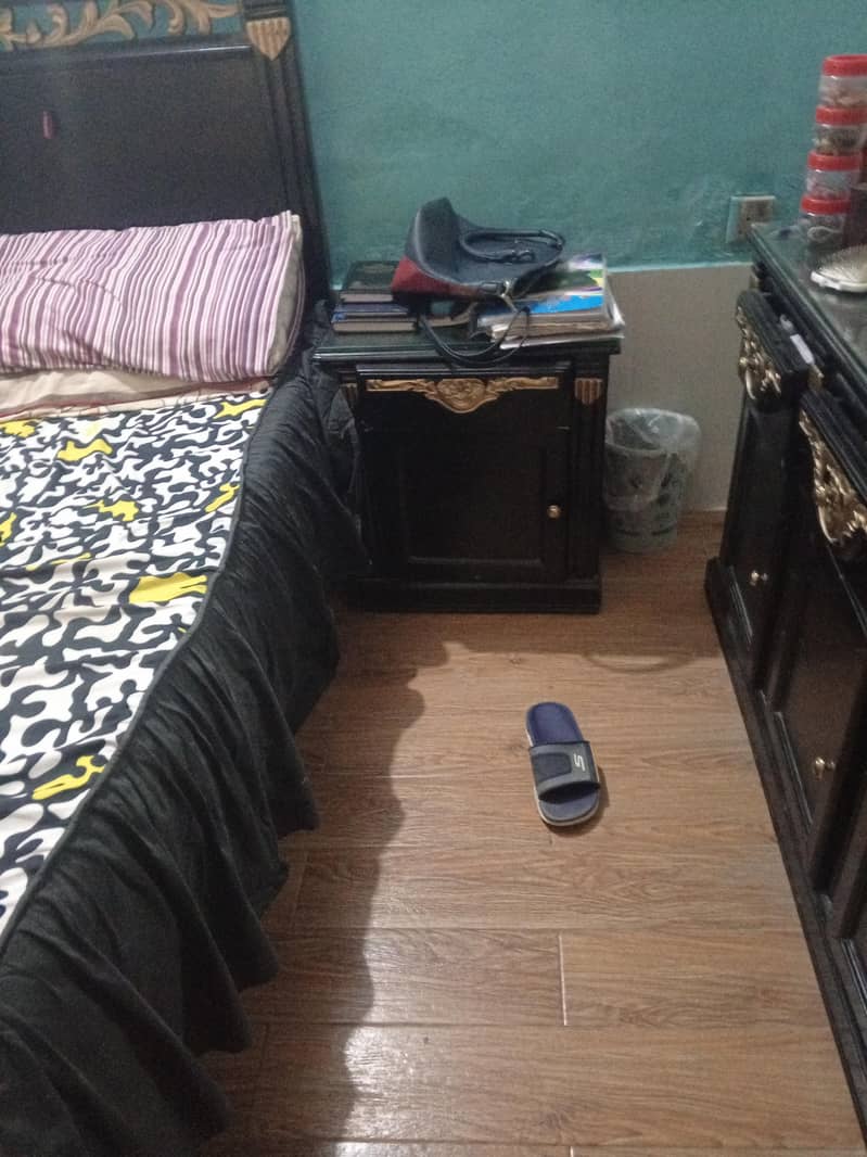 bed set, dressing table, side table 2
