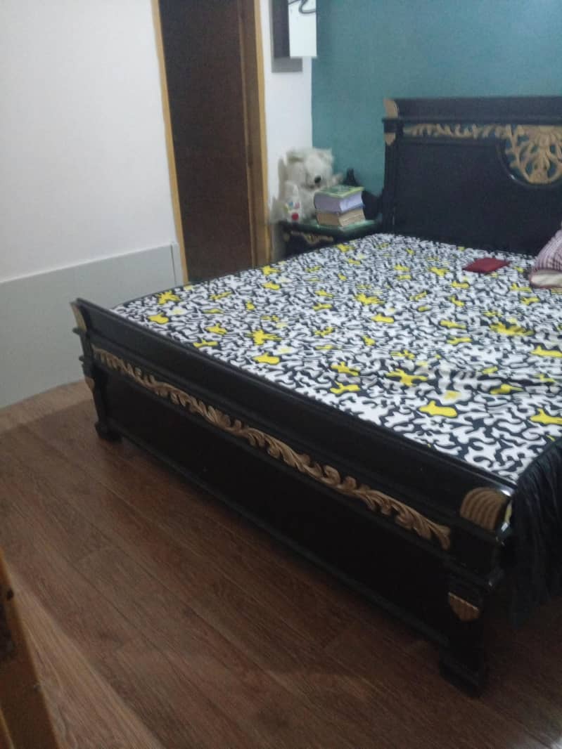 bed set, dressing table, side table 3