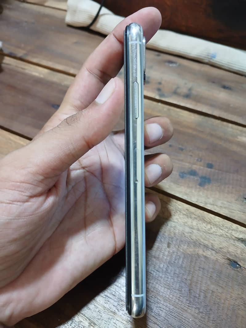 Apple iPhone X 3