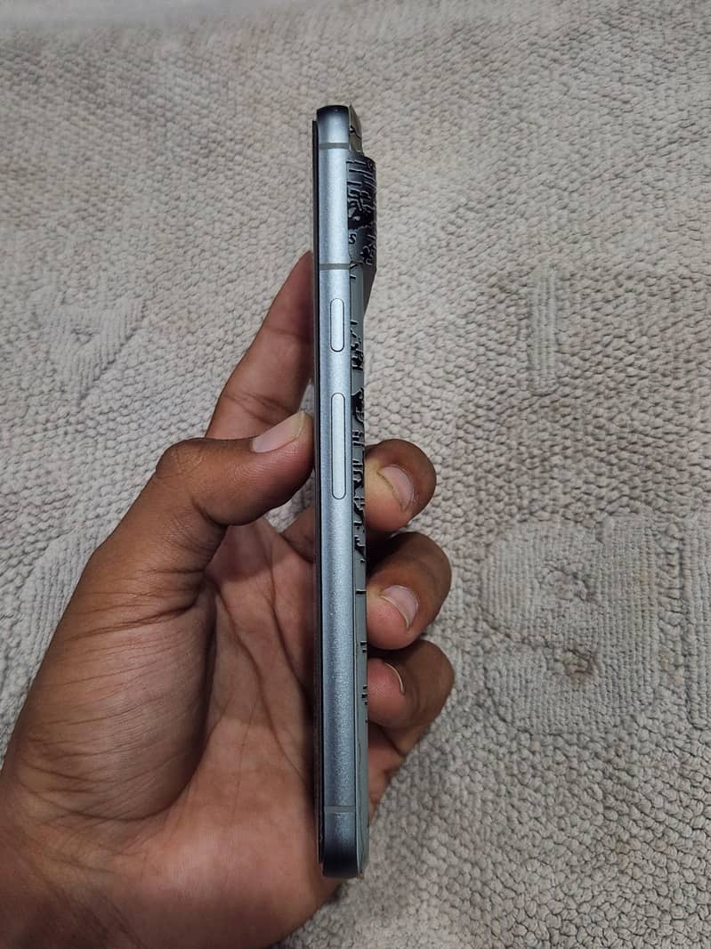 Google Pixel 8 4